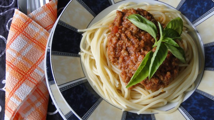 špagety s omáčkou bolognese