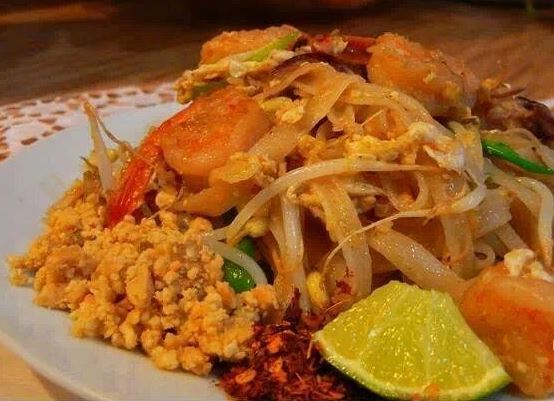 thajské ryžové nudle s chili