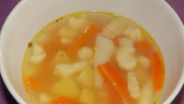 zeleninová polievka s krupicovými haluškami