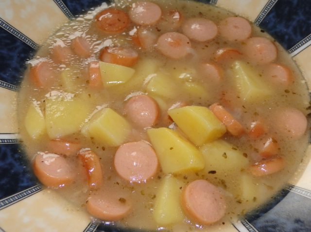zemiaková polievka s párkami