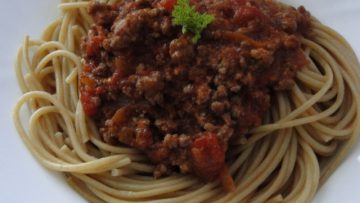 špagety s rajčinovou salsou